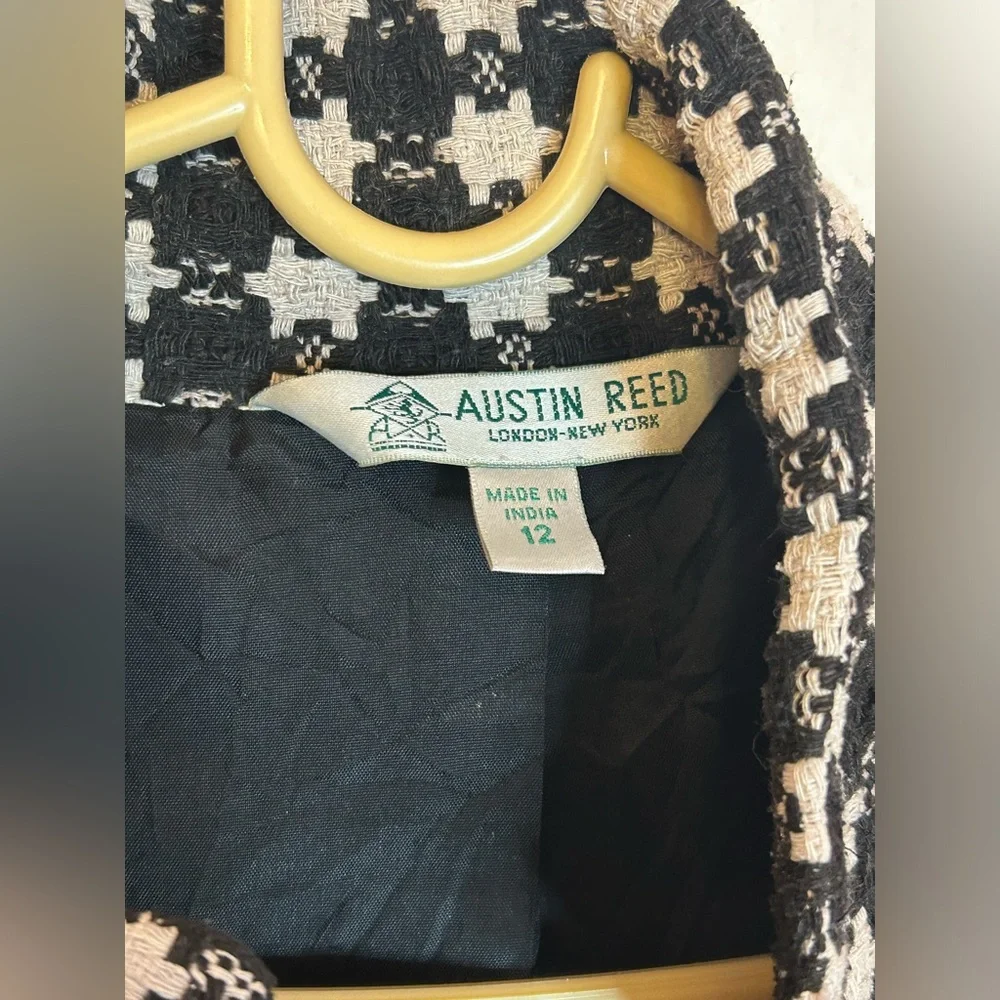 Austin Reed Black and White Houndstooth Blazer - Picture 4 of 7